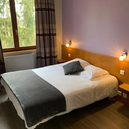 호텔 Logis Hotel Auberge De La Foret 2*