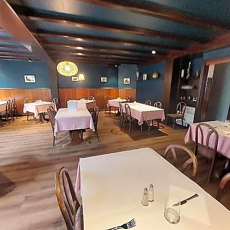 호텔 Logis Hotel Auberge De La Foret