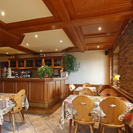 ホテル De La Foret - Logis 2*